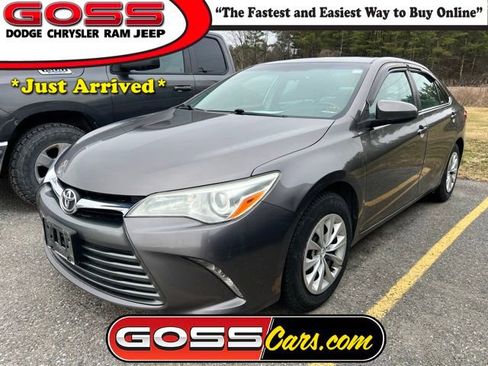 Used 2017 Toyota Camry LE image 1