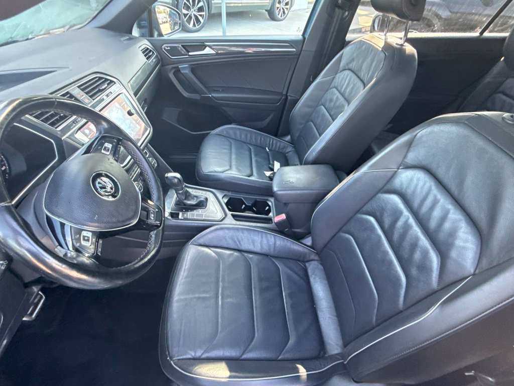 Used 2018 Volkswagen Tiguan SEL Premium w/ R-Line Package FWD image 14