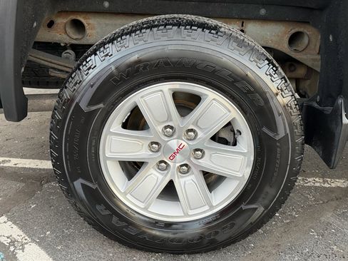 Used 2015 GMC Sierra 1500 SLE w/ SLE Value Package image 28