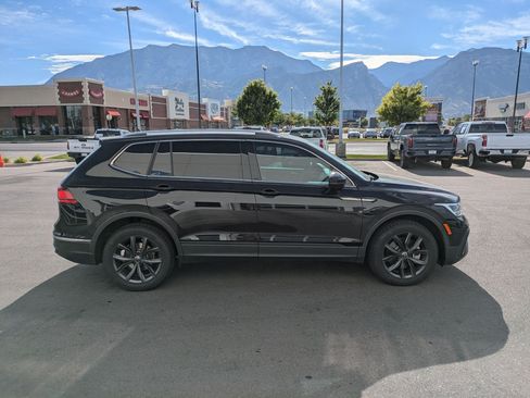 Used 2022 Volkswagen Tiguan SE AWD/4WD image 2