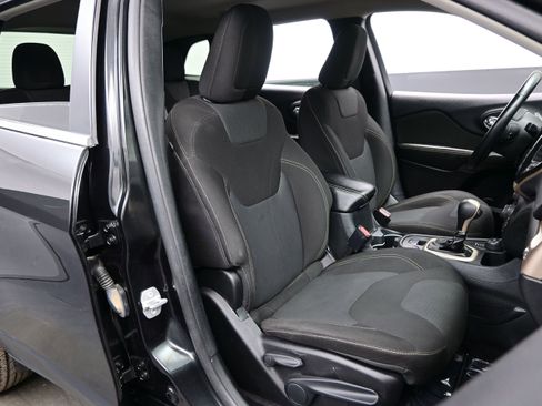Used 2016 Jeep Cherokee Latitude w/ Comfort/Convenience Group AWD/4WD image 13