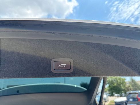 Used 2017 Volvo XC60 T5 Dynamic w/ Preferred Option Package AWD/4WD image 8
