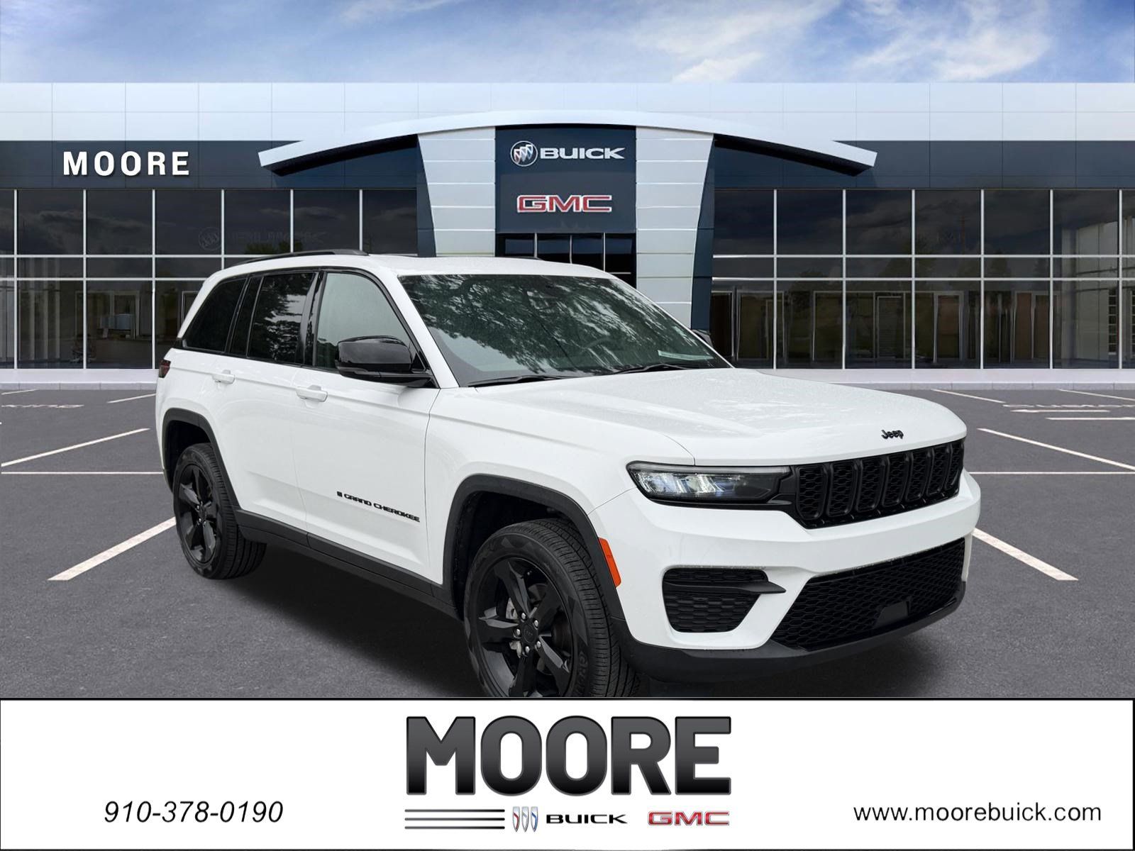 Used 2024 Jeep Grand Cherokee Altitude RWD image 1