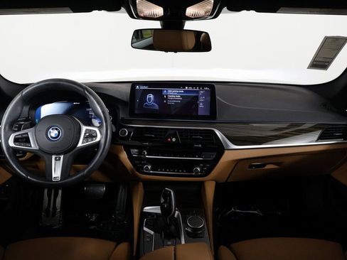 Used 2023 BMW 530e xDrive w/ M Sport Package image 8