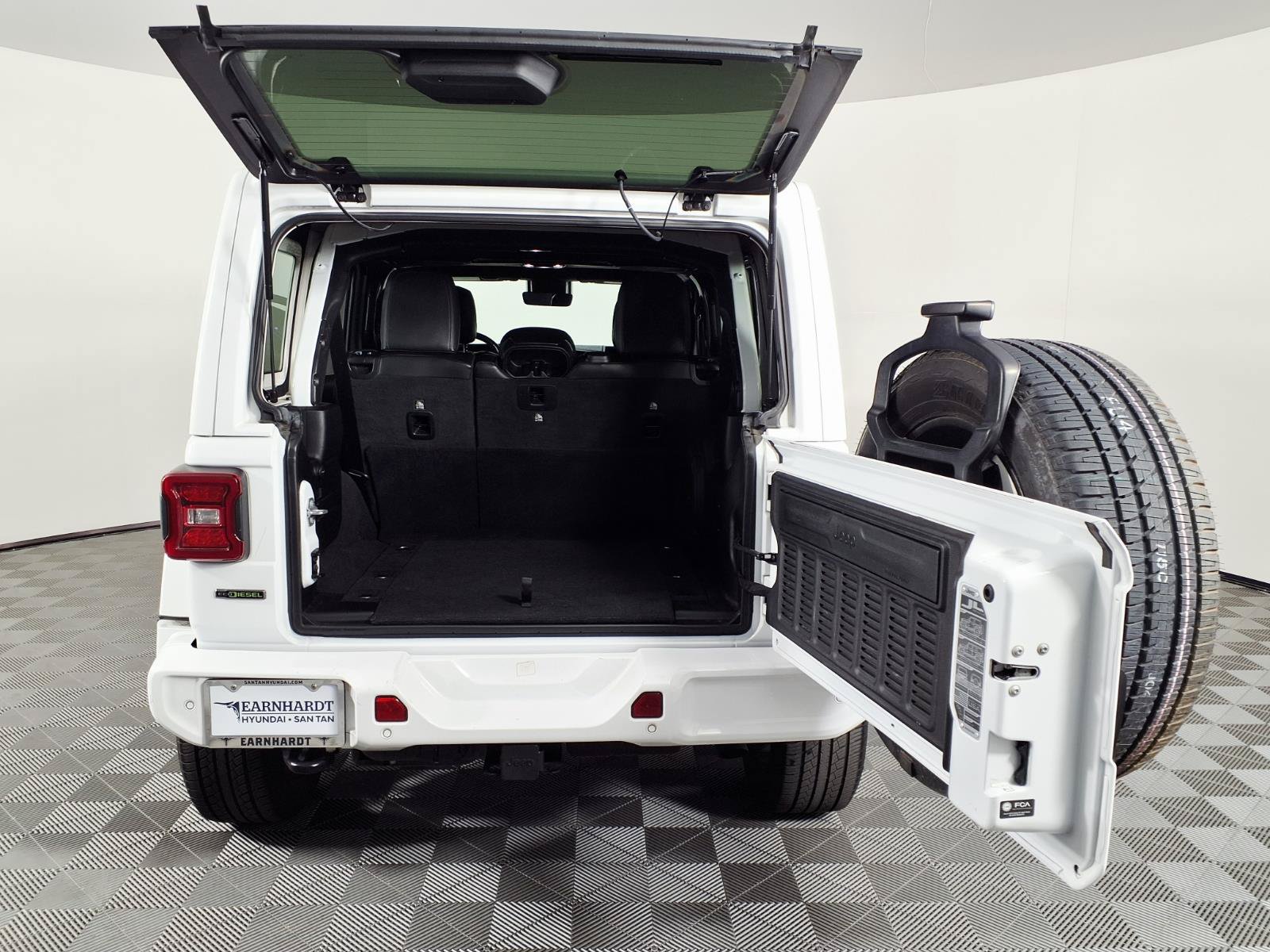 Used 2021 Jeep Wrangler Unlimited Sahara AWD/4WD image 8