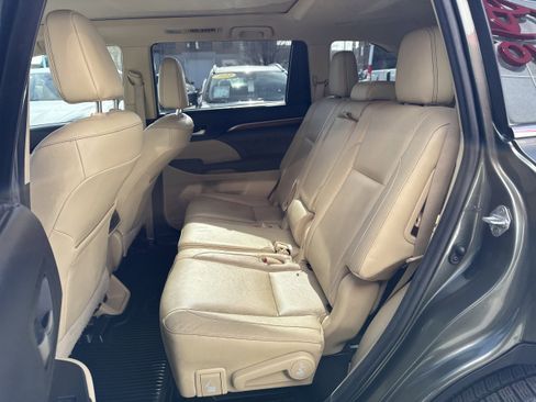 Used 2017 Toyota Highlander Limited Platinum AWD/4WD image 11