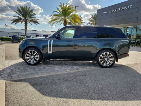 Used 2025 Land Rover Range Rover Long Wheelbase Autobiography image 2