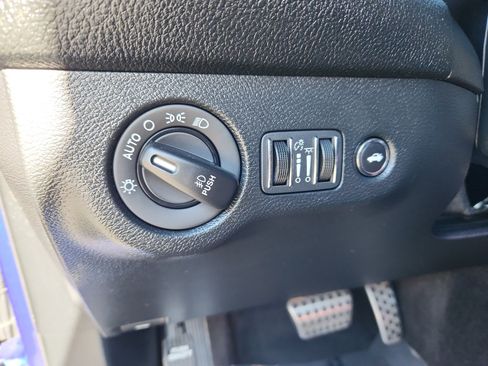 Used 2018 Dodge Challenger GT w/ Driver Convenience Group image 31