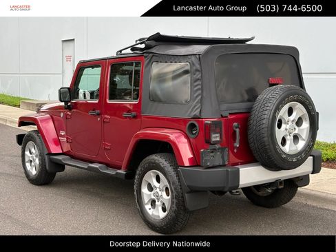 Used 2013 Jeep Wrangler Unlimited Sahara w/ Connectivity Group AWD/4WD image 4