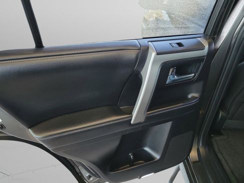 Used 2015 Toyota 4Runner Limited image 28