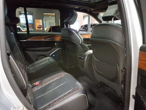 Used 2024 Jeep Grand Cherokee Summit AWD/4WD image 24