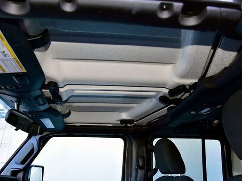 Used 2020 Jeep Wrangler Unlimited Sport S image 29