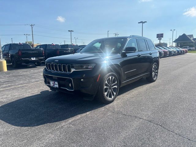 Used 2023 Jeep Grand Cherokee Overland w/ Luxury Tech Group IV AWD/4WD image 1
