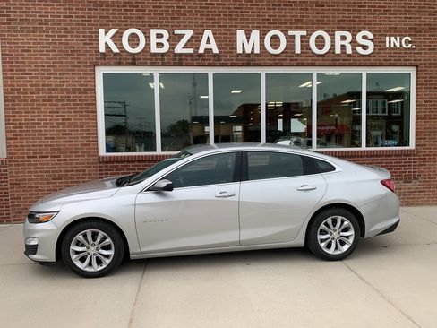 Used 2022 Chevrolet Malibu LT image 3