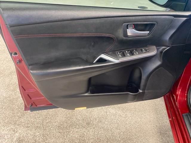 Used 2016 Toyota Camry XSE FWD image 28