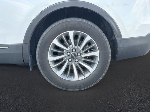 Used 2022 Lincoln Nautilus FWD w/ Premium Package image 9