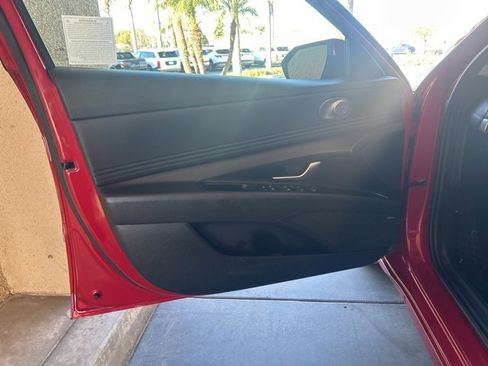 Used 2023 Hyundai Elantra Limited image 13