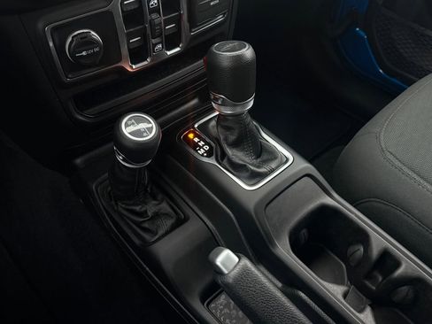 Used 2023 Jeep Gladiator Sport image 20