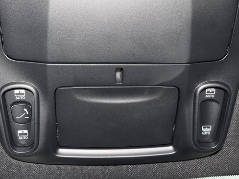 New 2026 Chrysler Pacifica Limited w/ Uconnect Theater Family Group image 35