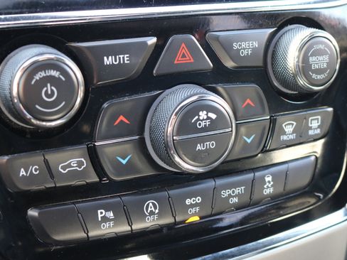 Used 2019 Jeep Grand Cherokee Limited image 19