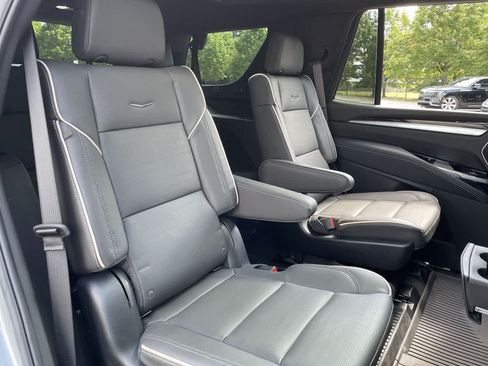 Used 2026 Cadillac Escalade Luxury w/ LPO, Floor Liner Package AWD/4WD image 15