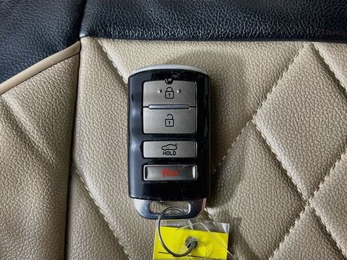 Used 2016 Kia Cadenza FWD image 12