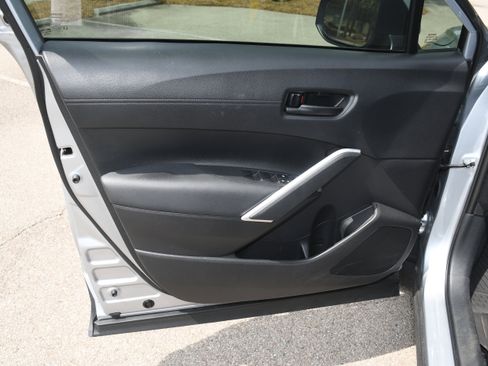 Used 2024 Toyota Corolla Cross LE image 9