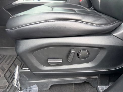 Used 2021 Ford Explorer XLT w/ Equipment Group 202A RWD image 16