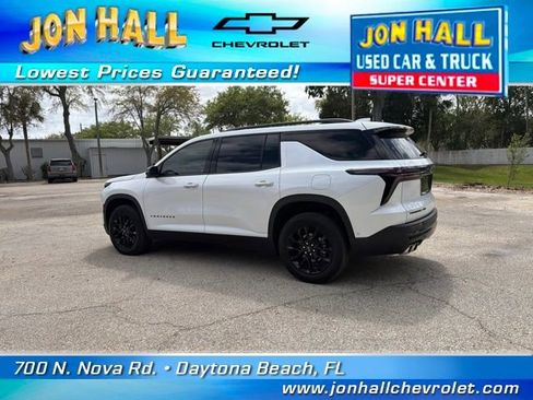 Used 2024 Chevrolet Traverse LT w/ Enhanced Driving Package image 6