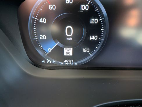 Used 2021 Volvo XC60 T5 Momentum image 22