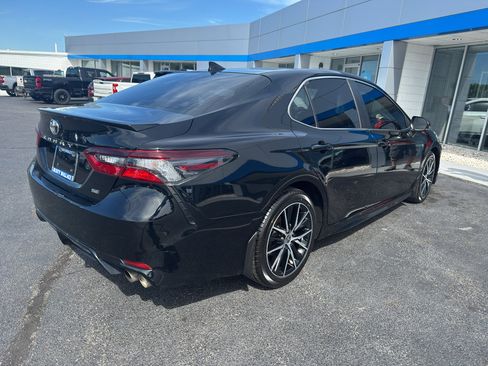 Used 2021 Toyota Camry SE w/ Cold Weather Package FWD image 14