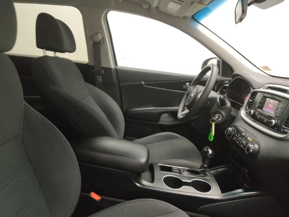 Used 2017 Kia Sorento FWD image 21