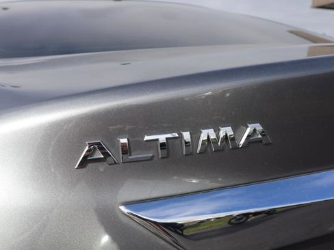 Used 2015 Nissan Altima 2.5 SV FWD image 25