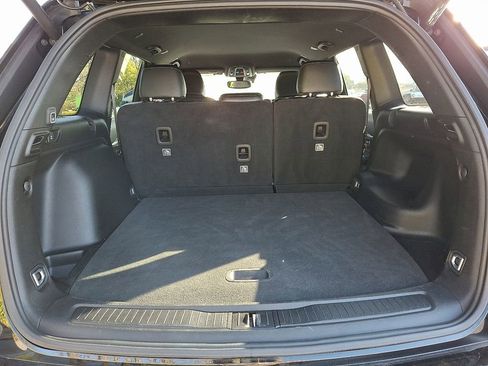 Used 2024 Jeep Grand Cherokee Limited image 32