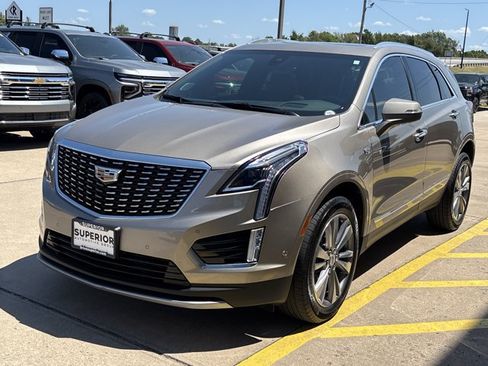 Used 2022 Cadillac XT5 Premium Luxury w/ Technology Package FWD image 9