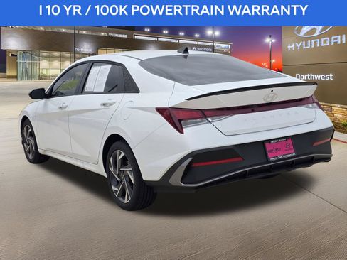 Used 2025 Hyundai Elantra Sport FWD image 9