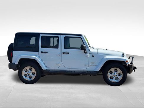 Used 2014 Jeep Wrangler Unlimited Sahara w/ Dual Top Group AWD/4WD image 2