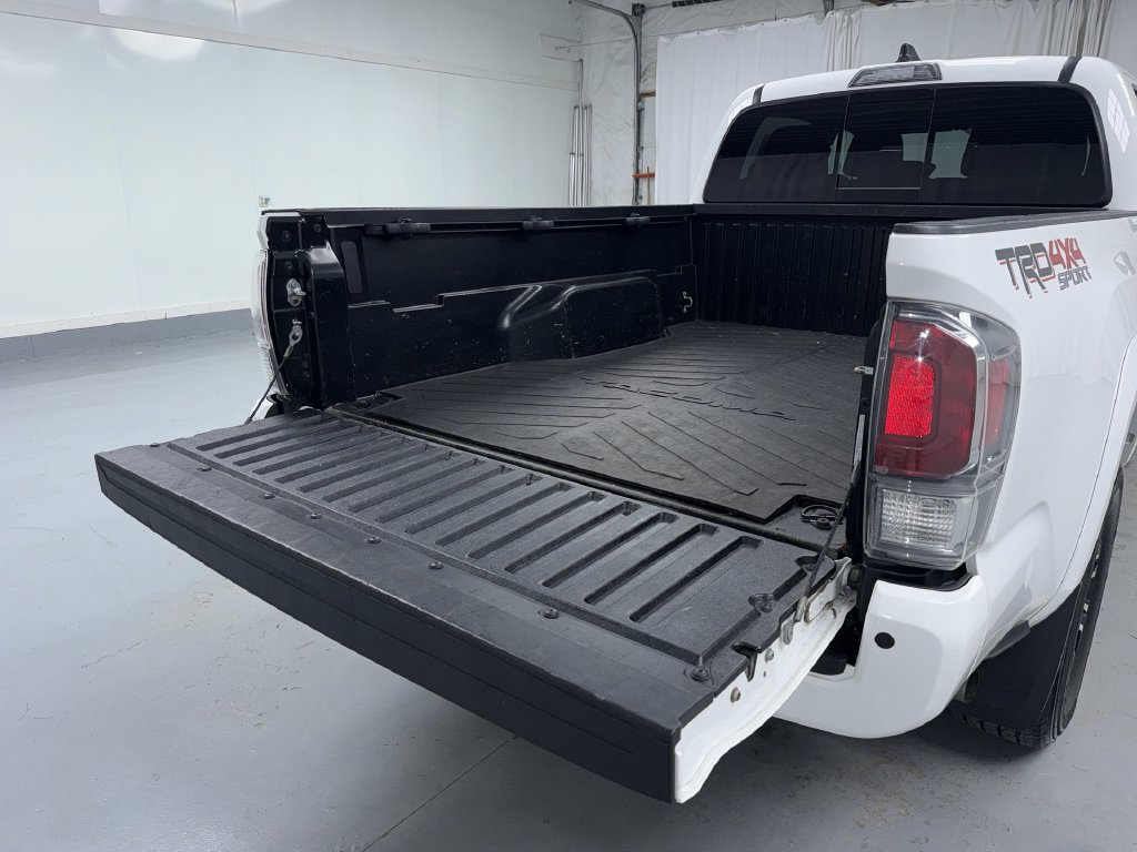 Certified 2022 Toyota Tacoma TRD Sport w/ Technology Package AWD/4WD image 17