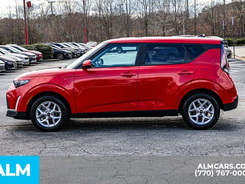 Used 2025 Kia Soul LX w/ LX Technology Package FWD image 9