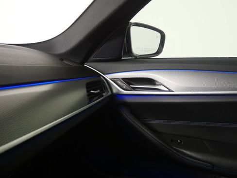 Used 2019 BMW 530i w/ M Sport Package image 27