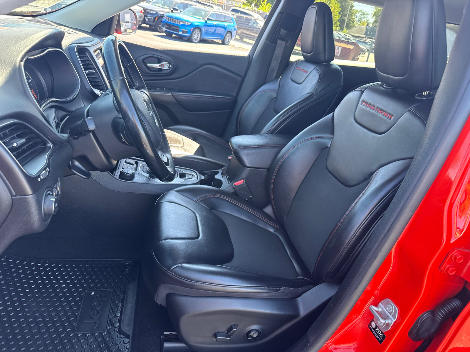 Used 2021 Jeep Cherokee Trailhawk AWD/4WD image 9