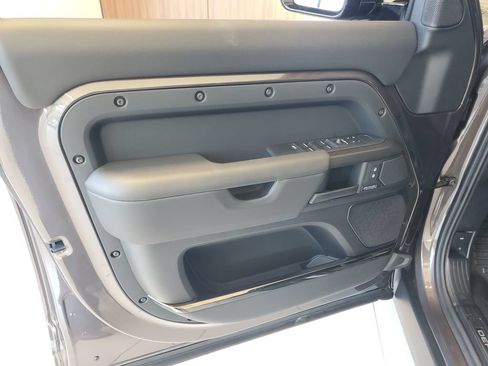 Certified 2025 Land Rover Defender 110 AWD/4WD image 9