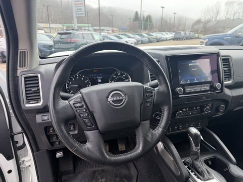 Used 2022 Nissan Frontier SV image 9