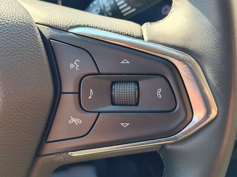 Used 2024 Chevrolet Trax LT w/ Sunroof Package FWD image 27