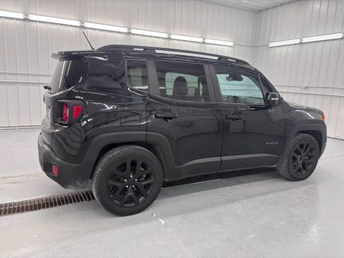 Used 2017 Jeep Renegade Altitude FWD image 3