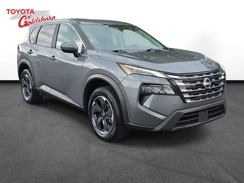 Used 2025 Nissan Rogue SV AWD/4WD image 3