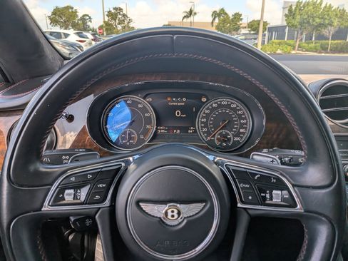 Used 2020 Bentley Bentayga AWD/4WD image 27