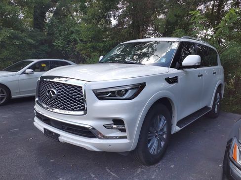 Used 2024 INFINITI QX80 Luxe AWD/4WD image 3