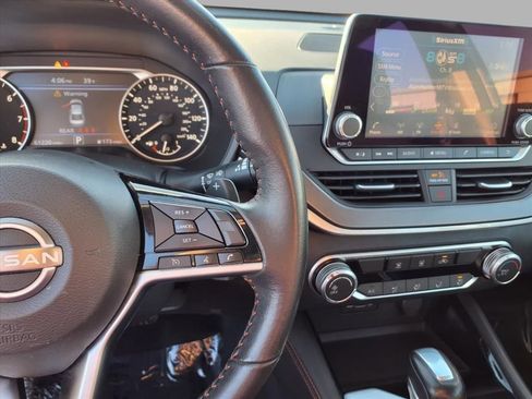 Used 2024 Nissan Altima 2.5 SR image 11