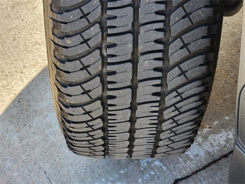 Used 2020 GMC Sierra 1500 AT4 w/ AT4 Premium Package image 11